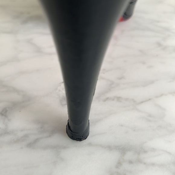 Platform patent leather Louboutin shoes - Picture 10 of 11